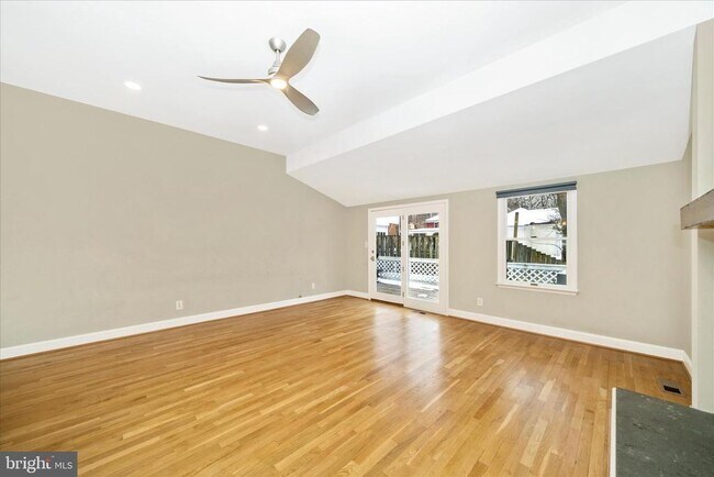 Building Photo - 3313 Moline Rd