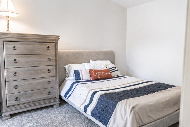 Building Photo - 77795 Sunnybrook Dr