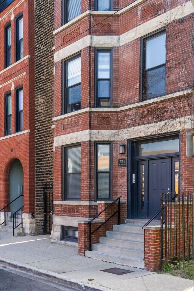 Building Photo - 736 N Throop St