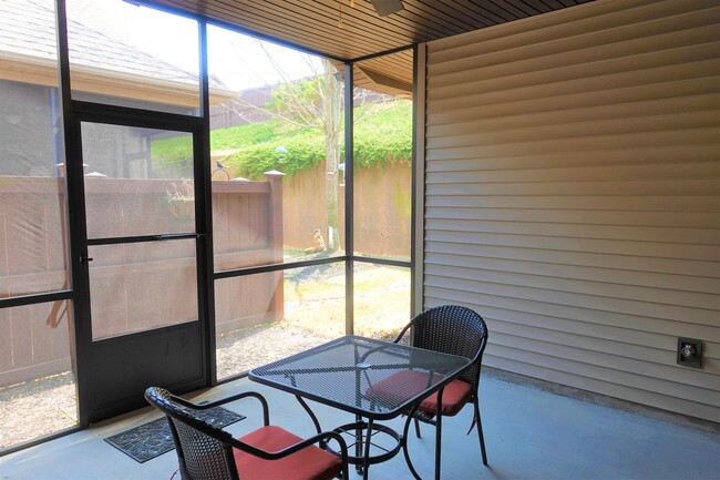 Building Photo - 210 Windthistle Dr