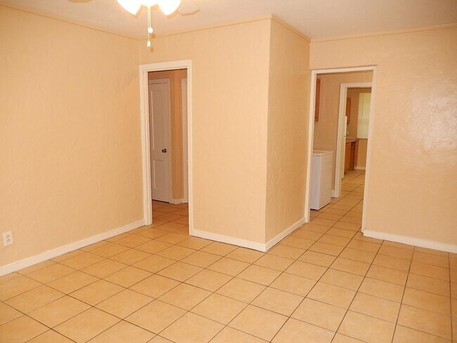 Building Photo - 1518 Pepper Dr