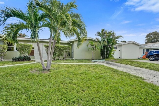 Building Photo - 704 NE 23rd Ave