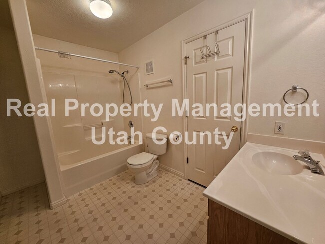 Building Photo - Orem Condo Top Floor Pet Friendly
