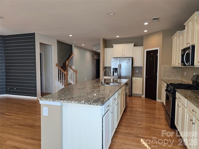 Building Photo - 5021 Kinross Ln