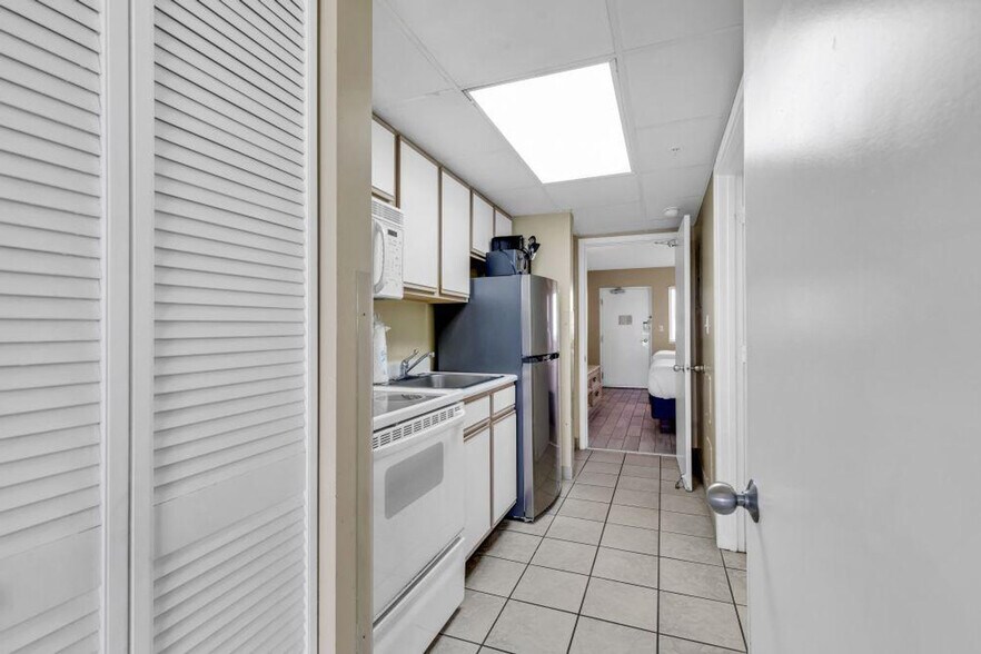 Building Photo - 2000 N Ocean Blvd