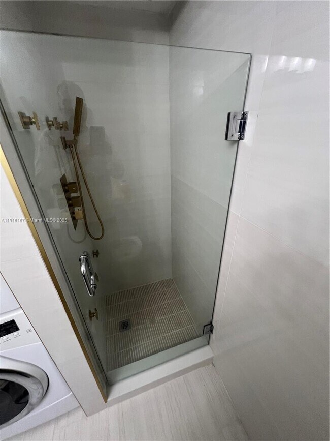 Building Photo - 5063 Heatherhill Ln