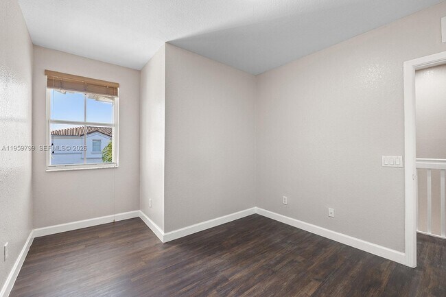 Building Photo - 3952 SW 157th Ave