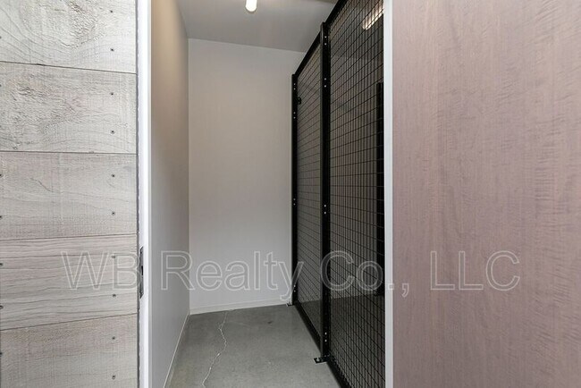 Building Photo - 315 5th St
