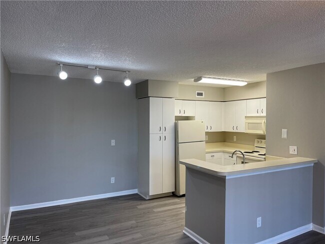 Building Photo - 13555 Eagle Ridge Dr