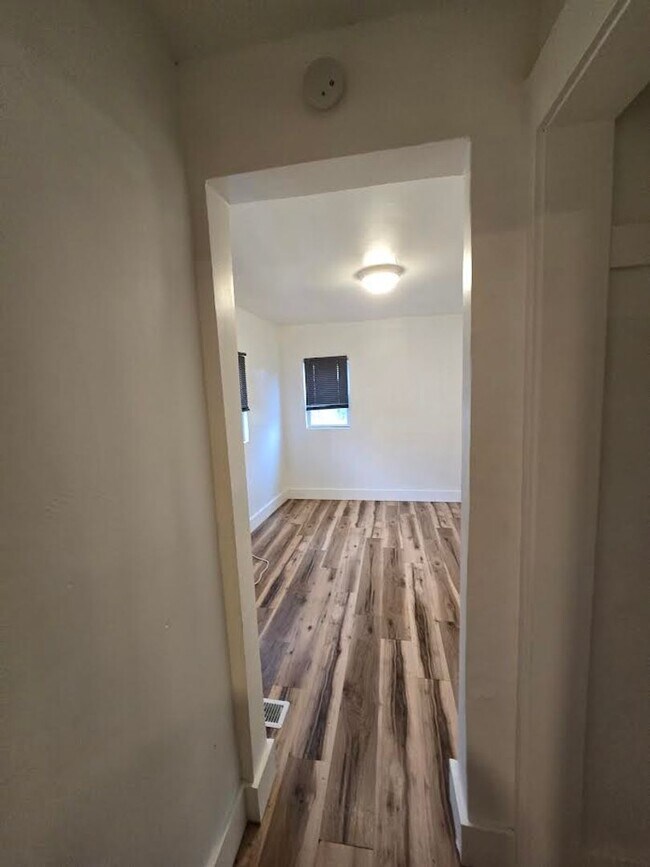 Building Photo - Spacious One Bedroom Duplex located near S...