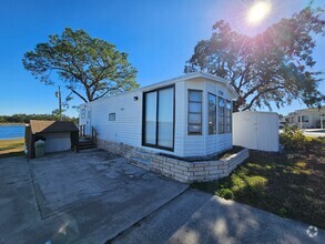 Building Photo - 1/1 Manufactured Lake Front home located i...