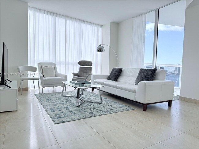 Primary Photo - 18201 Collins Ave