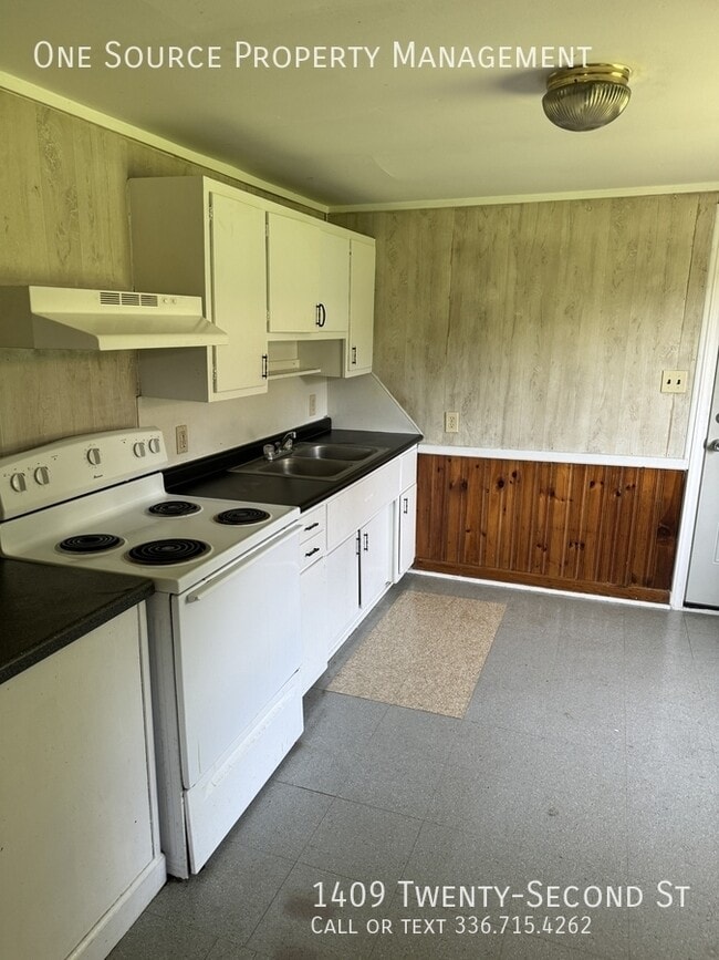 Building Photo - 1409 NE 22nd St