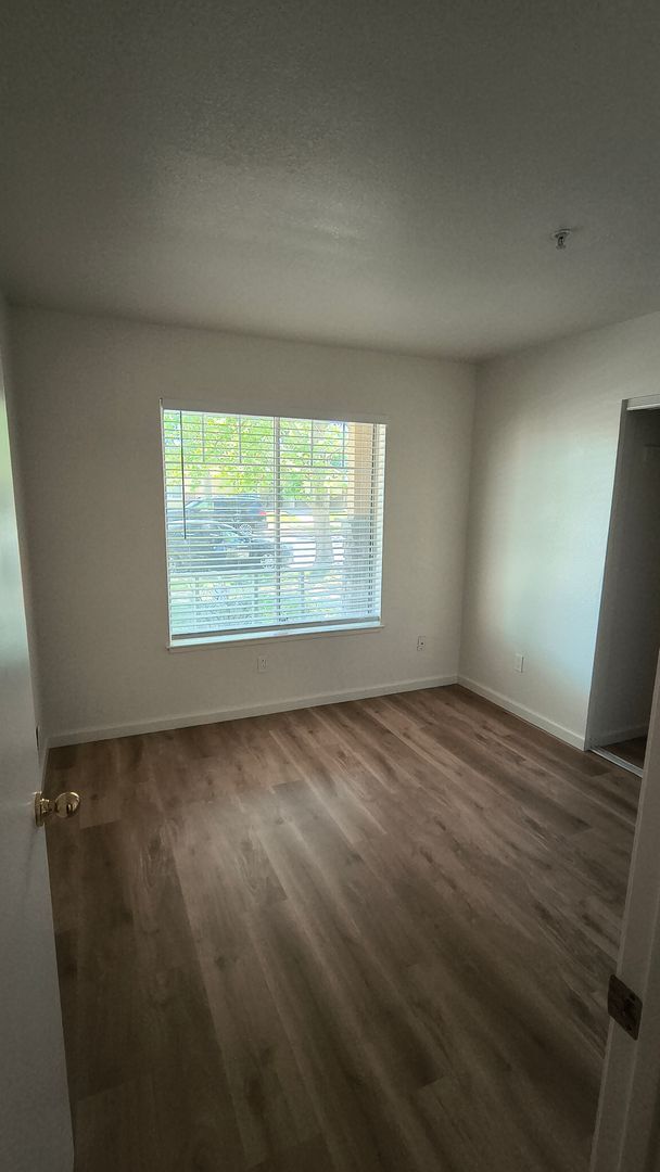 Building Photo - Brand New Flooring and FRESH Paint - SPACIOUS 3 BEDROOM HOUSE IN LIVERMORE!!!
