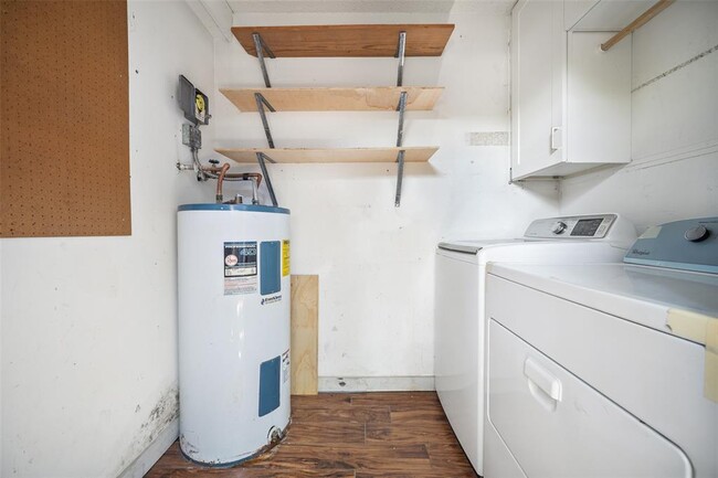 Building Photo - 810 Banister Ln