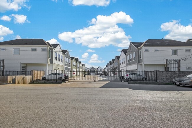 Building Photo - 7707 Johanna Pk Dr