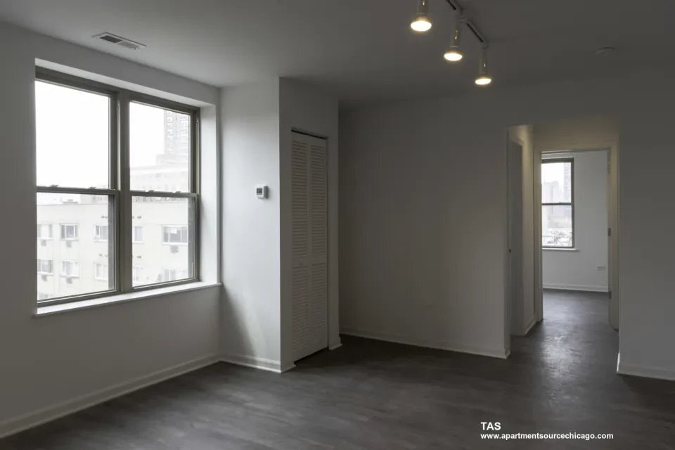 Building Photo - 940 W Winona St