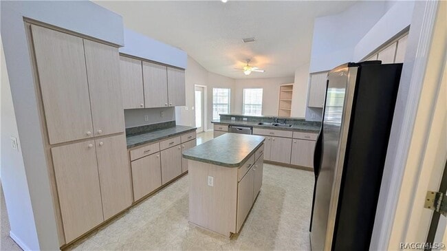 Building Photo - 4565 N Allamandra Dr