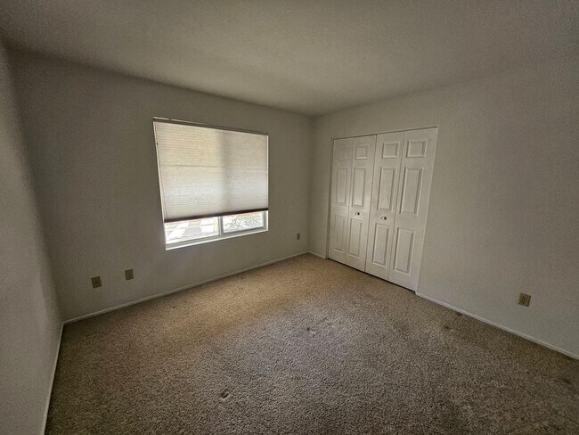 Building Photo - 1/2 OFF 1 MONTH'S RENT!!!!   2 Bedroom Condo in Marina Villas