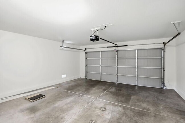 Building Photo - 2240 S Buckaroo Trail