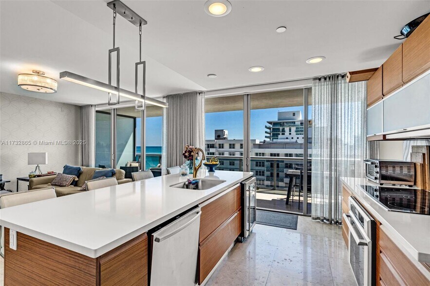 Building Photo - 5875 Collins Ave