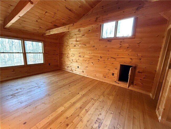 Building Photo - 2405 Mountain Rd