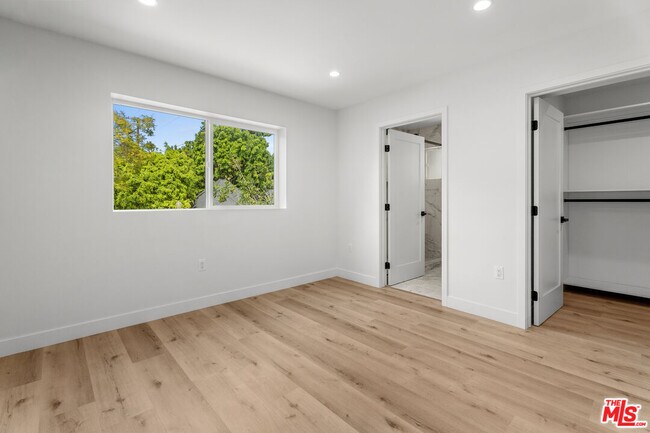 Building Photo - 2154 Patricia Ave