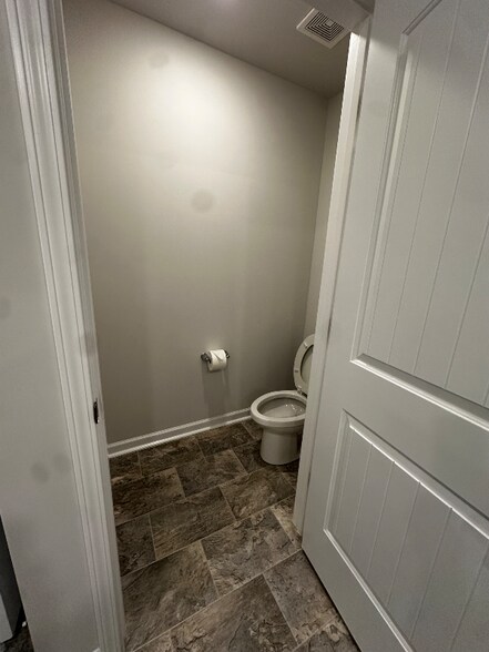 Building Photo - 1525 Ashgrove Pl