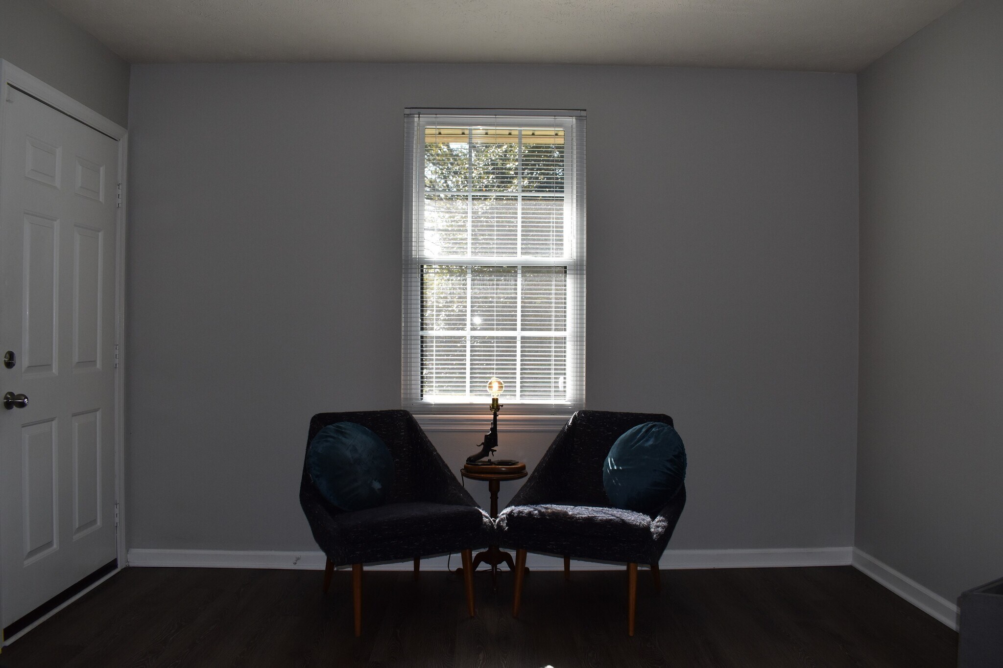 Entryway living area - 610 River Rouge Dr, Unit A