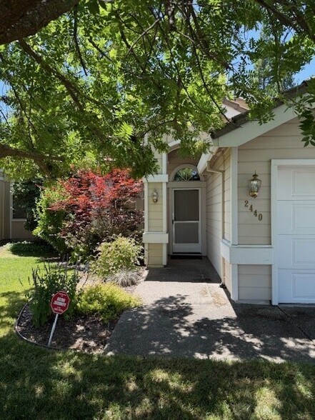 Building Photo - 2440 Julliard Cir