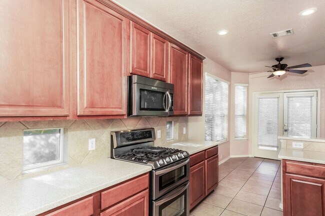 Building Photo - 5 Bedroom in Lakeside at Canyon Springs!