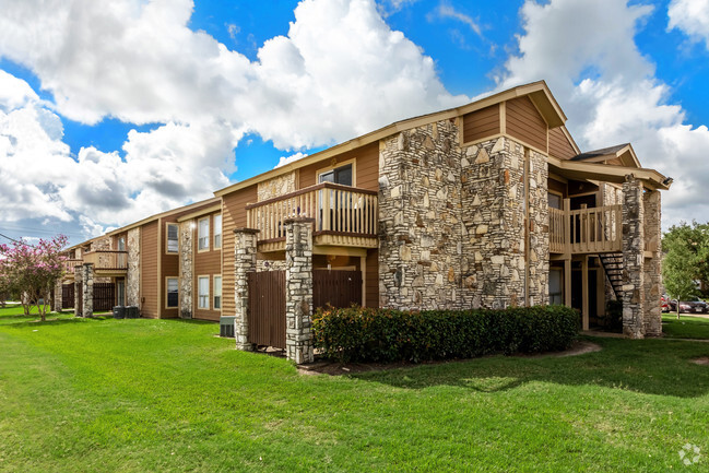 Building Photo - Parkway Circle Apartments