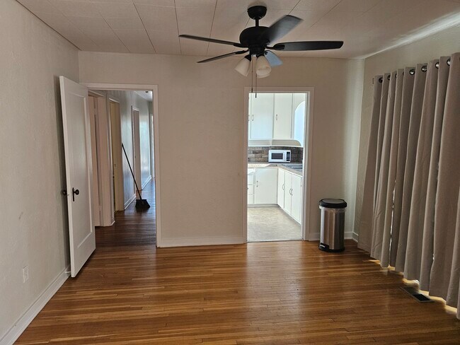 Building Photo - 503 Main St