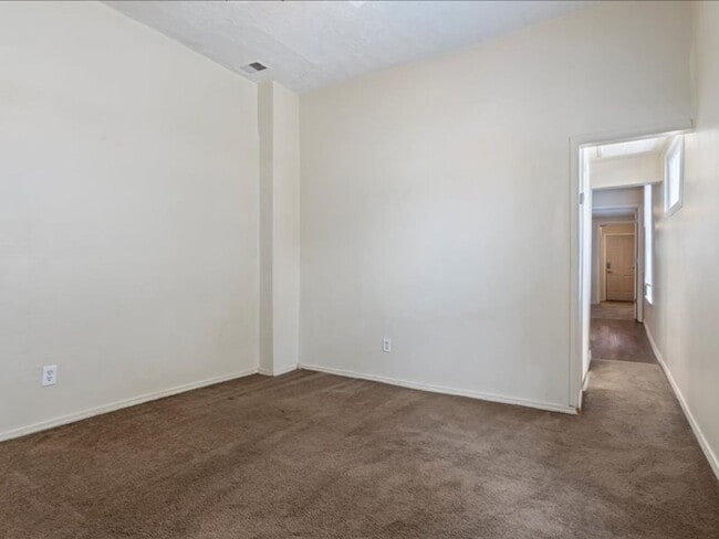 Building Photo - 818 S 400 E