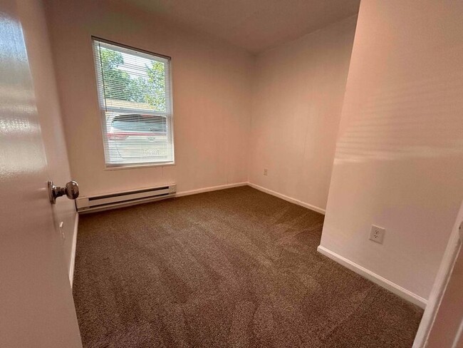 Building Photo - 5001 Alan Dr