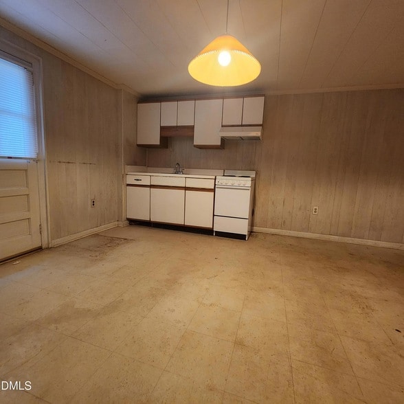 Building Photo - 744 Durham Rd