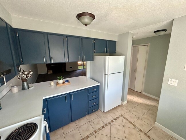Building Photo - Fantastic 2 bed 1.5 bath townhome in Lynnw...