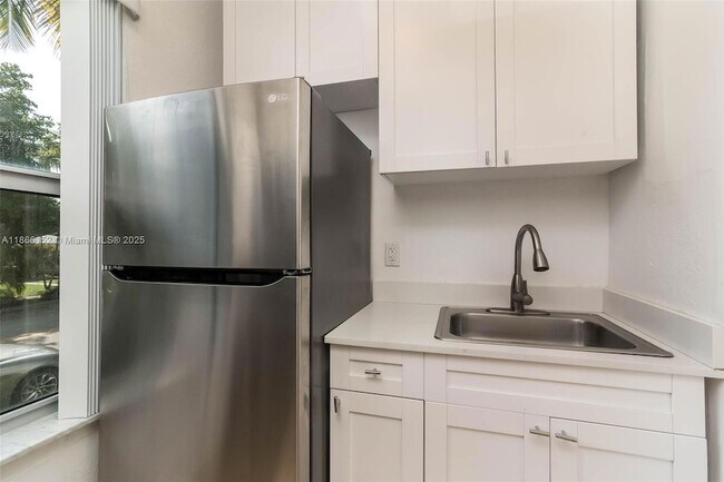 Building Photo - 694 NE 76th St