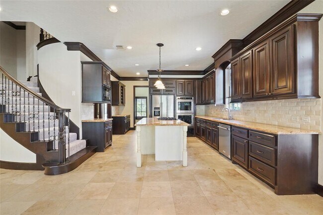 Building Photo - 30 N Palmiera Cir