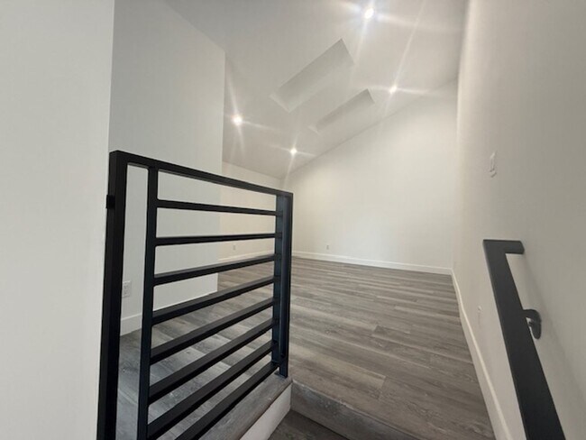 Building Photo - ADU 2 Bedroom for Rent in Sylmar!