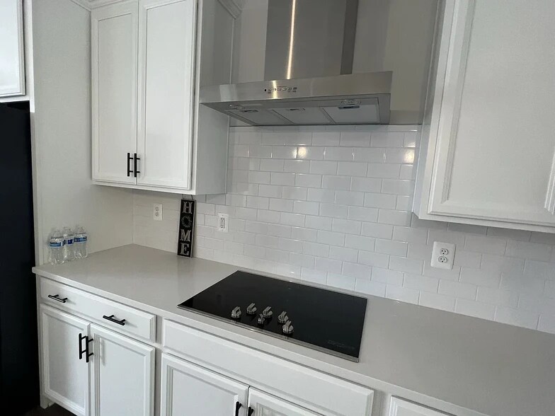 Building Photo - 584 Hazel Dr