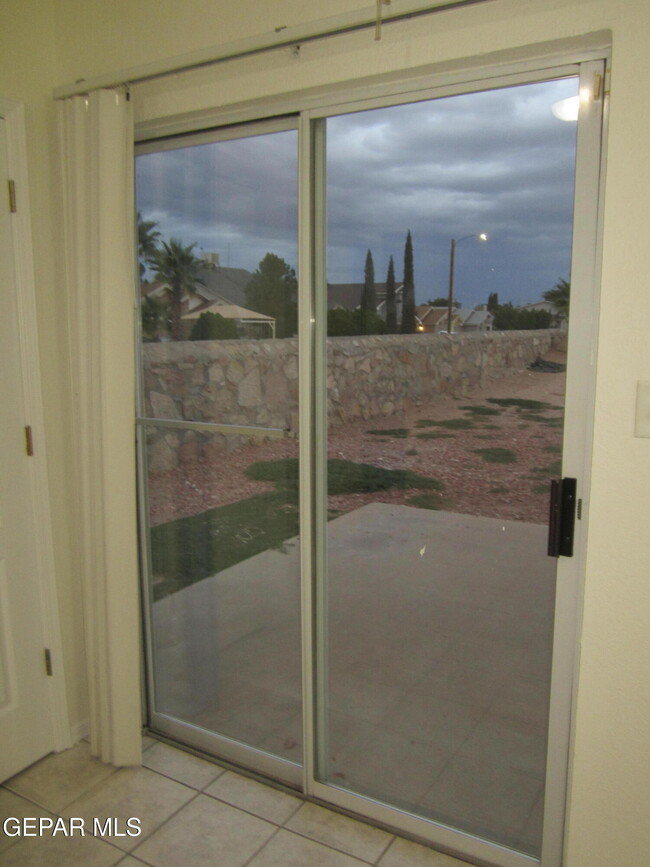 Building Photo - 12521 Tierra Serena Dr