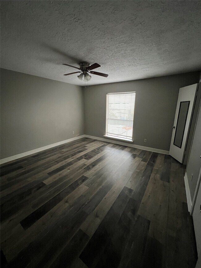 Building Photo - 1945 Miramar Green St