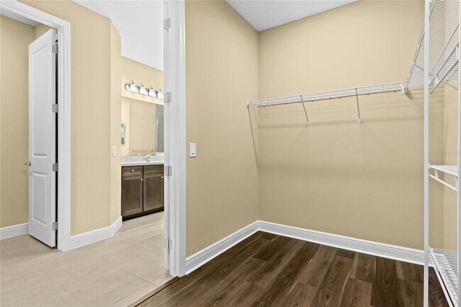 Building Photo - 10112 Lake Wales Cir
