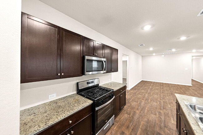 Building Photo - 2 Weeks FREE RENT with 12 Month Lease. 1 Month FREE with 18 Month Lease