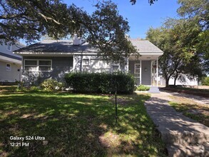 Building Photo - Cute 2 bedroom, 1 bath home in Morehead City