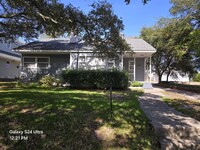 Building Photo - Cute 2 bedroom, 1 bath home in Morehead City