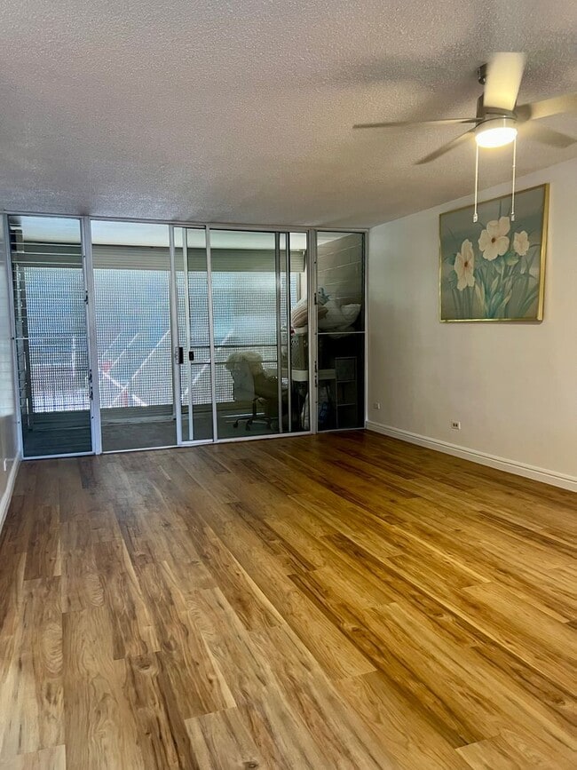 Building Photo - Convenient 2/2/1 with Lanai