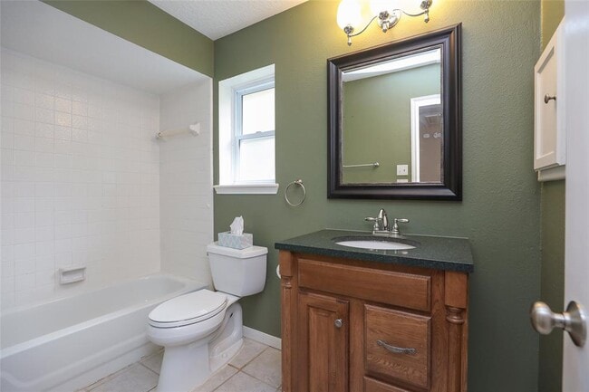 Building Photo - 22815 Red River Dr