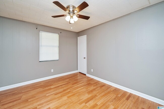 Building Photo - 1541 Rainbow Ln